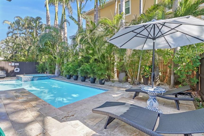 9320-vanderbilt-pool-4