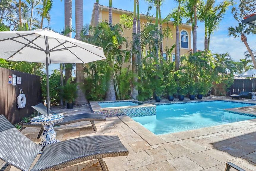 9320-vanderbilt-pool-3