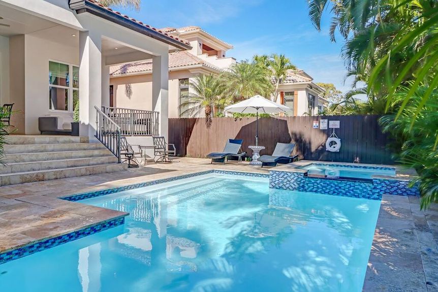 9320-vanderbilt-pool-2