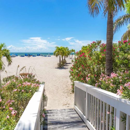 Discover Naples Like a Local: Your Insider Guide to a Five-Star Stay