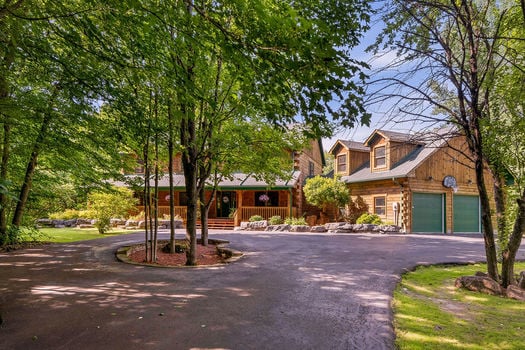 1261GouverneurDr-1