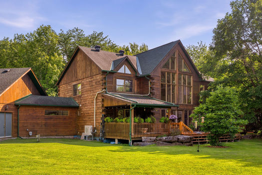 1261GouverneurDr-12