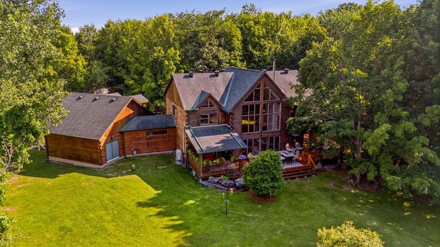 1261GouverneurDr-120