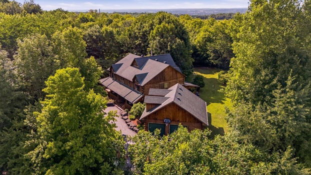1261GouverneurDr-121