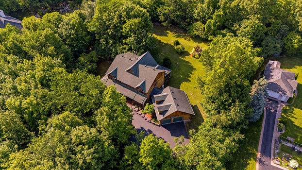 1261GouverneurDr-124