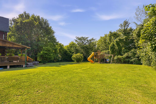 1261GouverneurDr-13