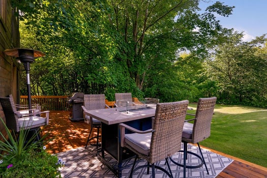 1261GouverneurDr-15