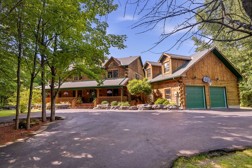 1261GouverneurDr-2