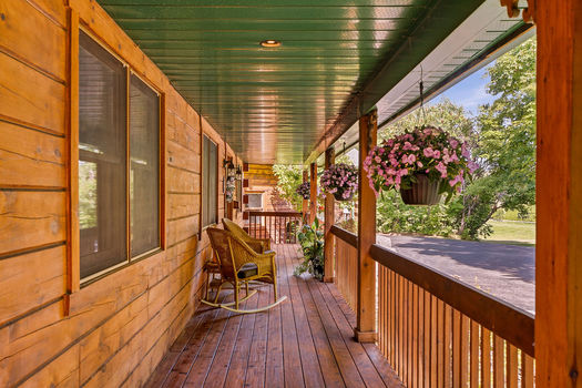 1261GouverneurDr-23