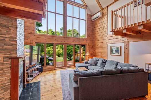 1261GouverneurDr-27