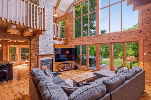 1261GouverneurDr-32
