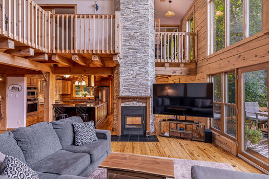 1261GouverneurDr-34