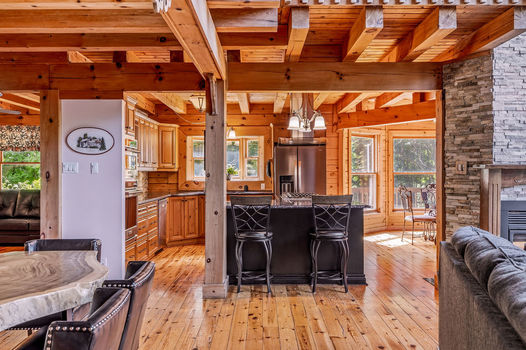 1261GouverneurDr-39