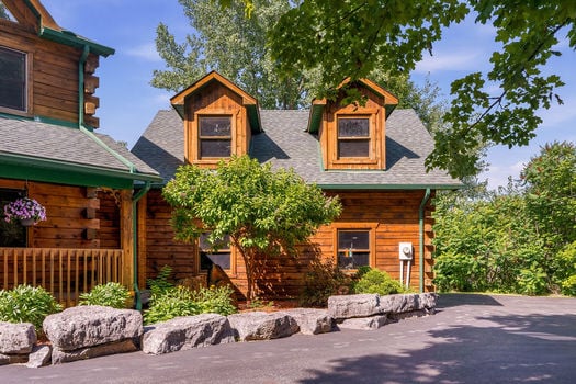 1261GouverneurDr-4