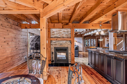 1261GouverneurDr-48