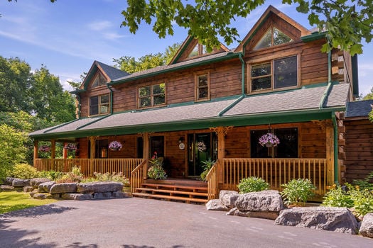 1261GouverneurDr-5