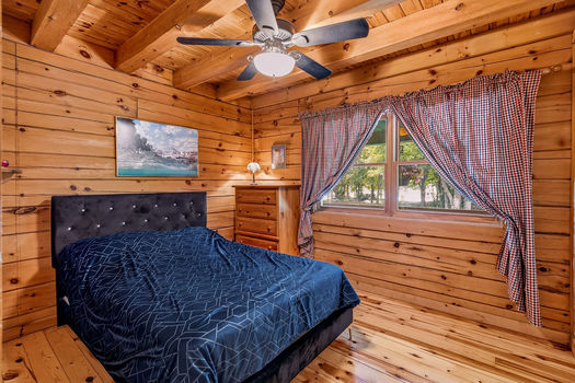 1261GouverneurDr-51