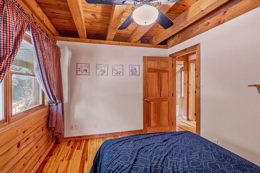 1261GouverneurDr-52