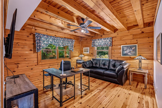 1261GouverneurDr-55