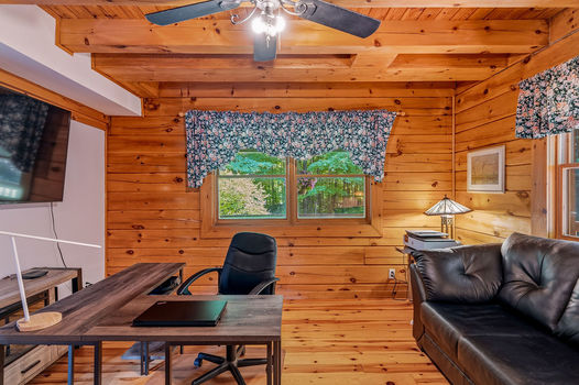 1261GouverneurDr-56