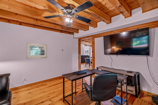 1261GouverneurDr-57