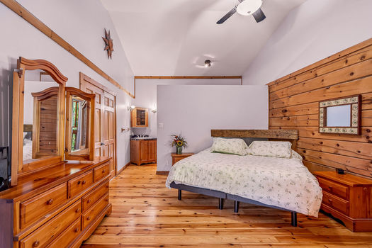 1261GouverneurDr-72