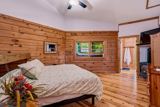 1261GouverneurDr-73