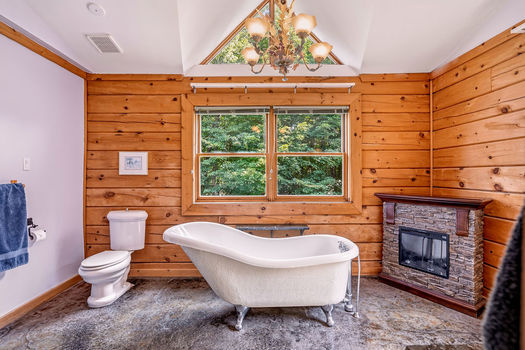 1261GouverneurDr-78