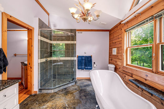 1261GouverneurDr-81