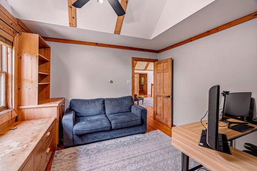 1261GouverneurDr-83