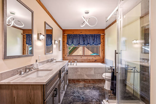 1261GouverneurDr-85