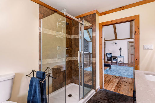 1261GouverneurDr-86