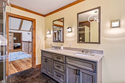1261GouverneurDr-87