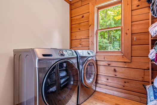 1261GouverneurDr-91