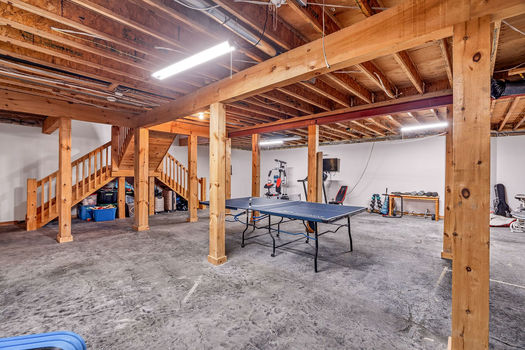 1261GouverneurDr-94