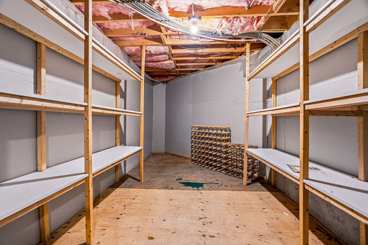 1261GouverneurDr-96