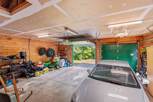 1261GouverneurDr-97