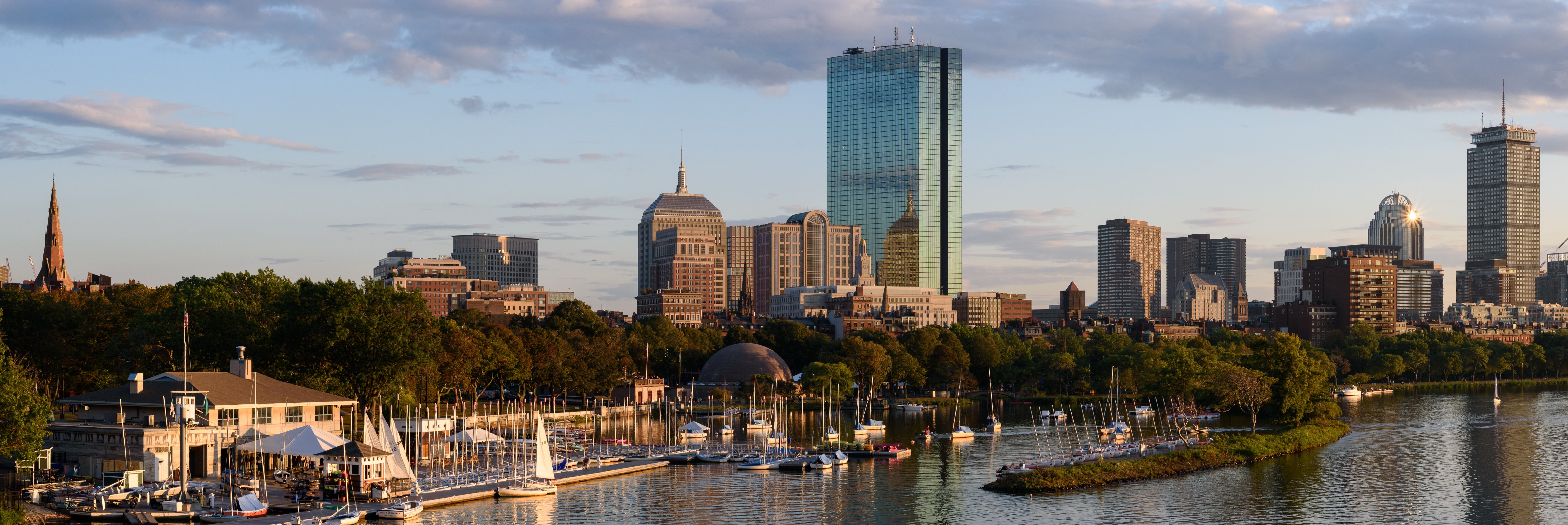 Boston_skyline_from_Longfellow_Bridge_September_2017_panorama_2
