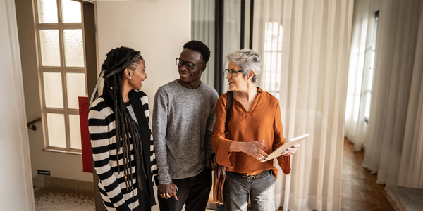 A Real Estate Agent Helps Take the Fear …