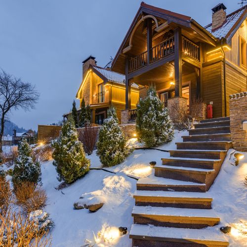 Winter Curb Appeal Tips to Impress Buyers