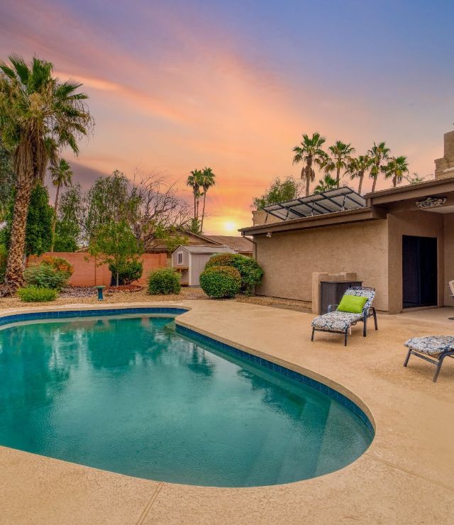 Luxury house with a swiming pool 01(2)(1)