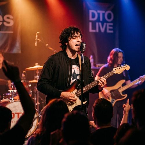 Leo Aether Músico Orlando — Cultura, Música y Comunidad Latina