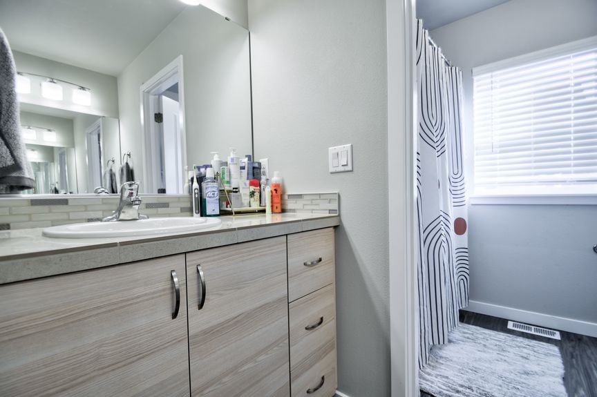 DSC_4203And8more-min