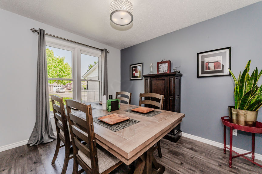 010-44 Warwick Court Kitchener-20