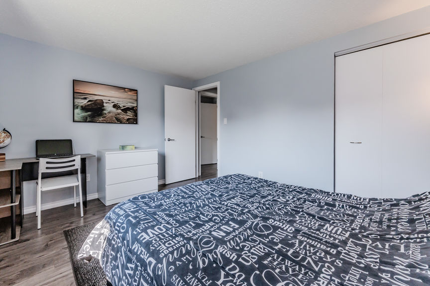 019-44 Warwick Court Kitchener-29