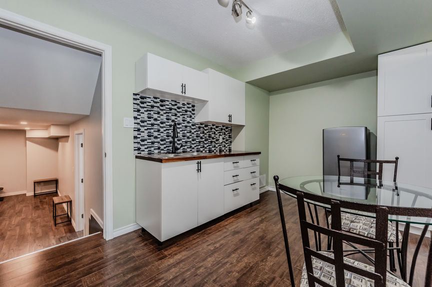 029-44 Warwick Court Kitchener-39