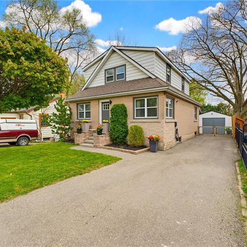 4 Bedroom Character Home for Sale in Cambridge Ontario | 60 Avenue Road