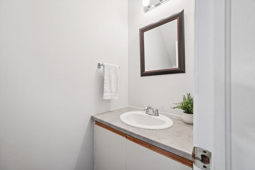 11-Harris Ave 010