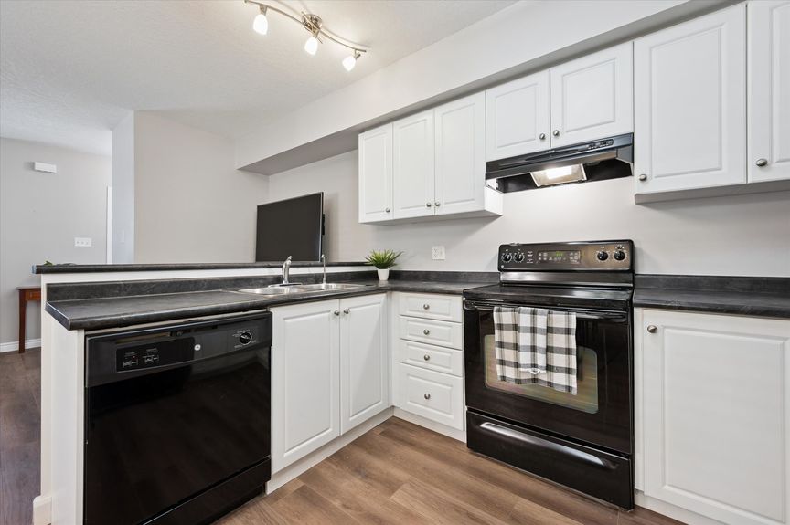 12-Howe Dr Unit 9D 014