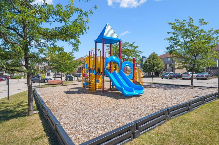 17-Howe Dr Unit 9D 020